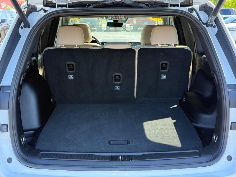Jeep Grand Cherokee Vehicle Image 07