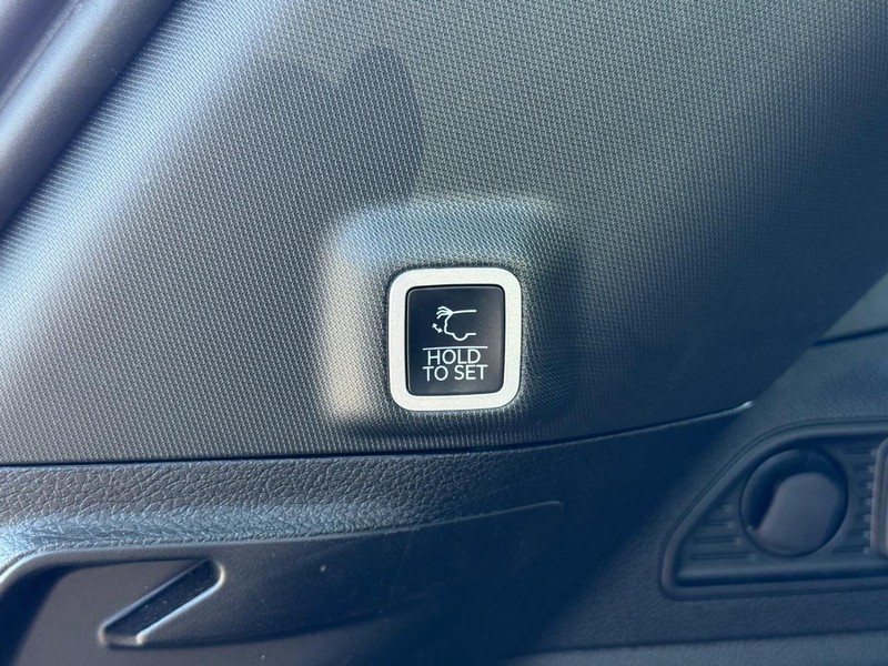 Jeep Grand Cherokee Vehicle Image 08