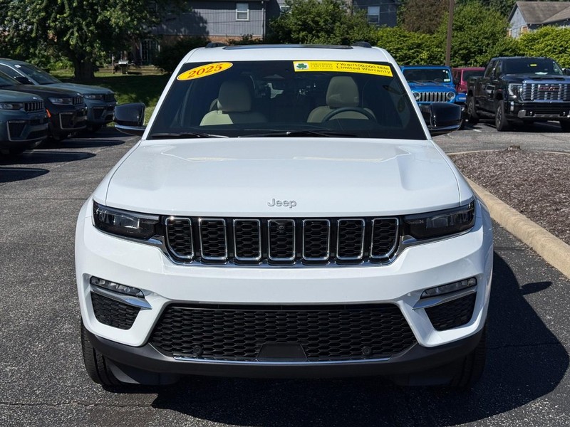 Jeep Grand Cherokee Vehicle Image 10