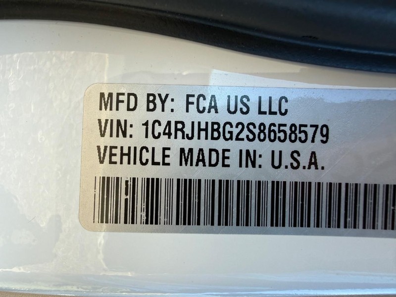 Jeep Grand Cherokee Vehicle Image 29