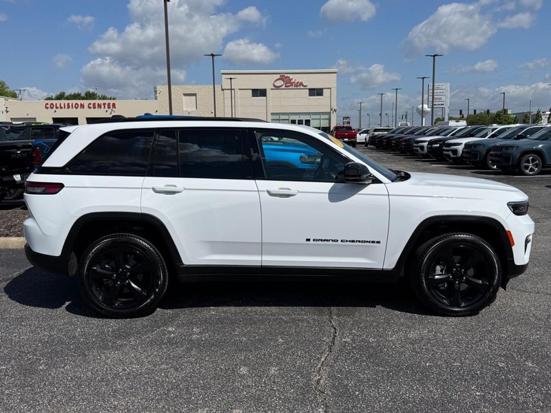 Jeep Grand Cherokee Vehicle Image 02