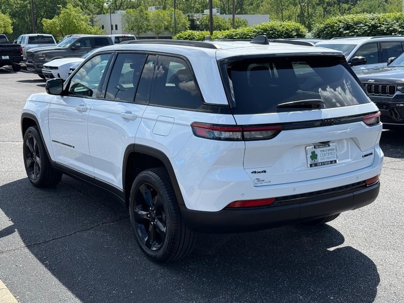 Jeep Grand Cherokee Vehicle Image 05