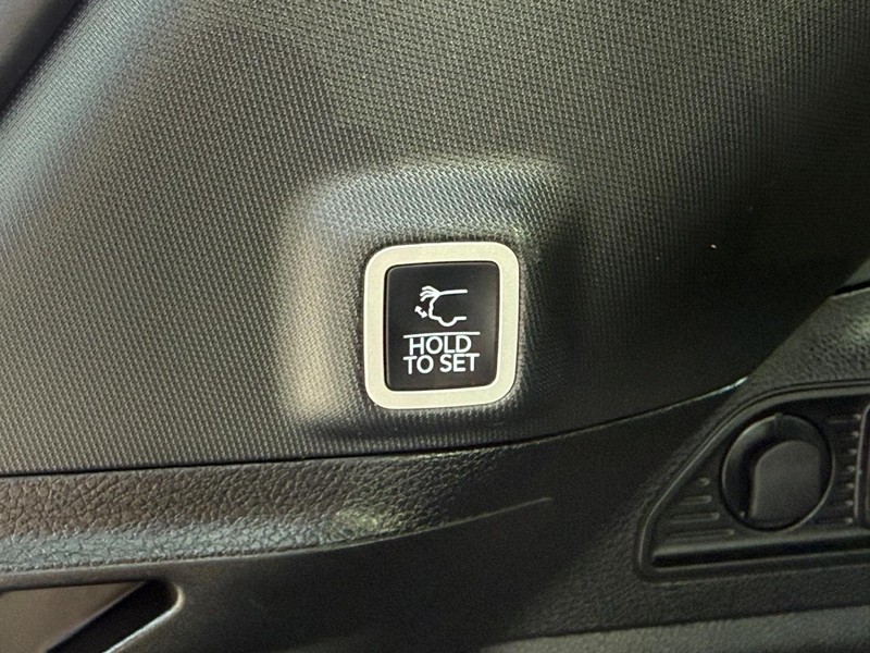 Jeep Grand Cherokee Vehicle Image 08