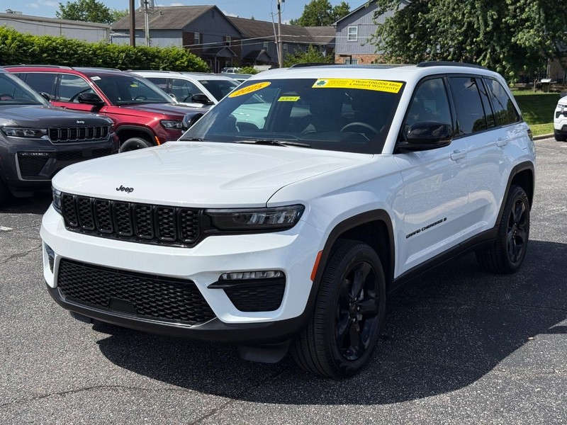Jeep Grand Cherokee Vehicle Image 09