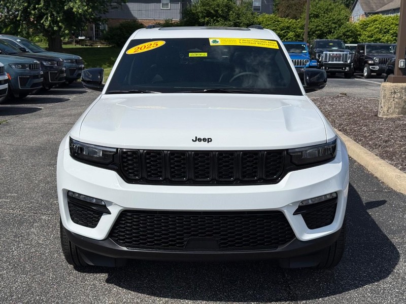 Jeep Grand Cherokee Vehicle Image 10