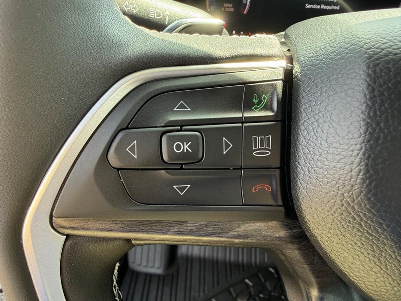 Jeep Grand Cherokee Vehicle Image 15