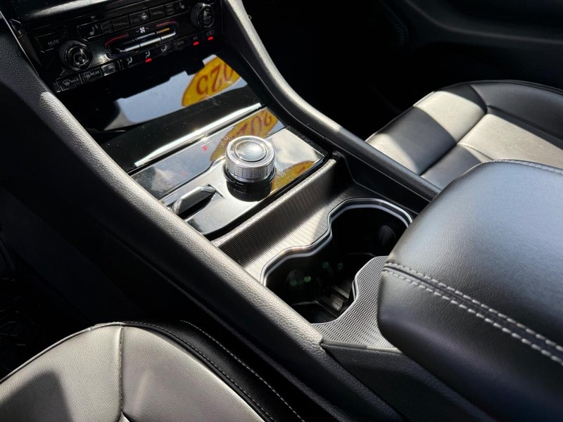 Jeep Grand Cherokee Vehicle Image 22