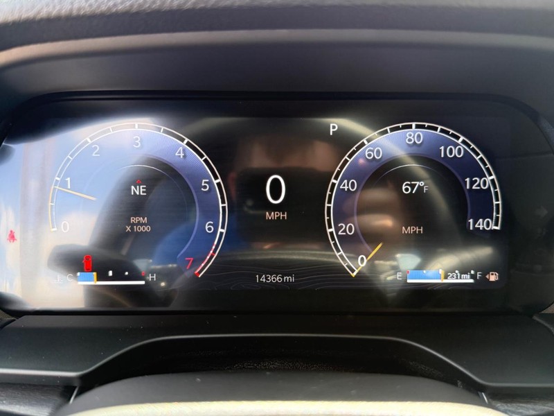 Jeep Grand Cherokee Vehicle Image 25