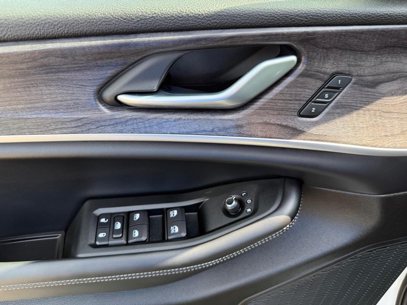 Jeep Grand Cherokee Vehicle Image 27