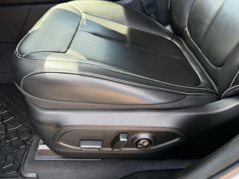 Jeep Grand Cherokee Vehicle Image 28