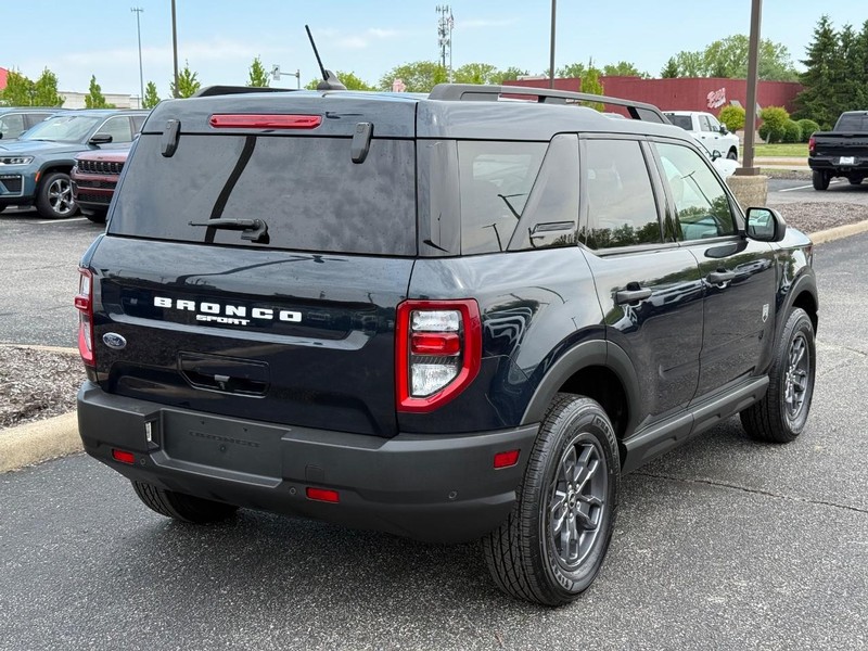Ford Bronco Sport Vehicle Full-screen Gallery Image 03