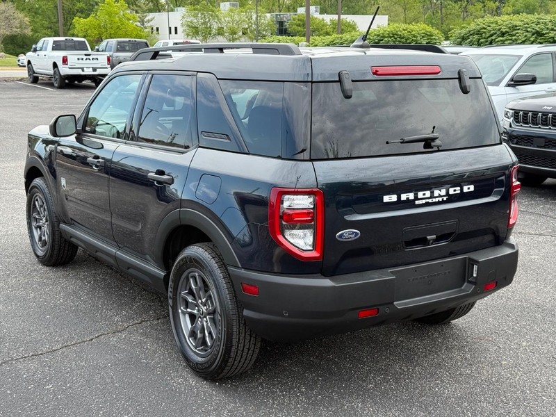 Ford Bronco Sport Vehicle Full-screen Gallery Image 05