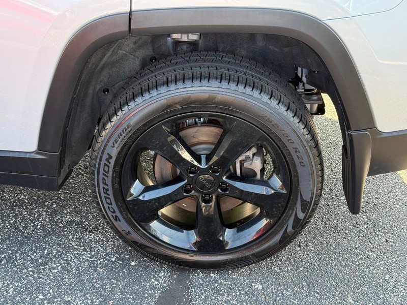 Jeep Grand Cherokee L Vehicle Image 06