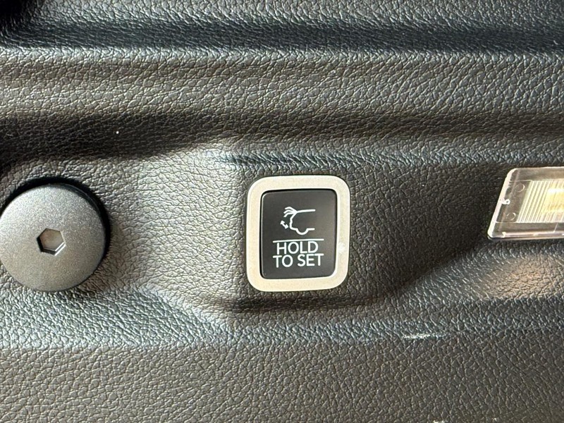 Jeep Grand Cherokee L Vehicle Image 08