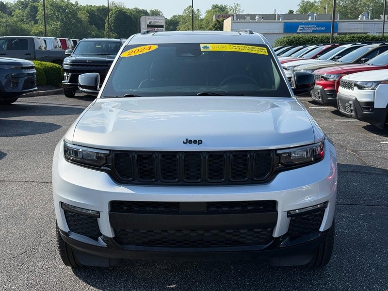 Jeep Grand Cherokee L Vehicle Image 10