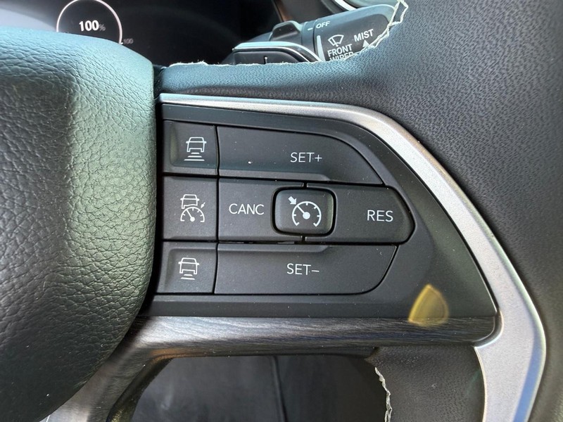 Jeep Grand Cherokee L Vehicle Image 17