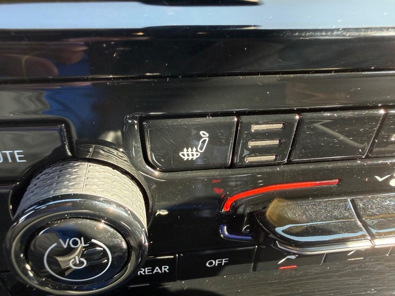 Jeep Grand Cherokee L Vehicle Image 19