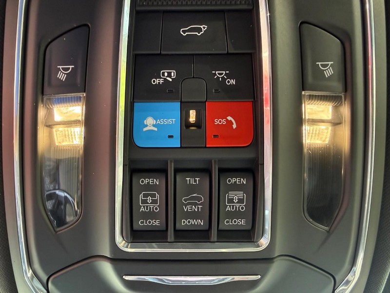 Jeep Grand Cherokee L Vehicle Image 25