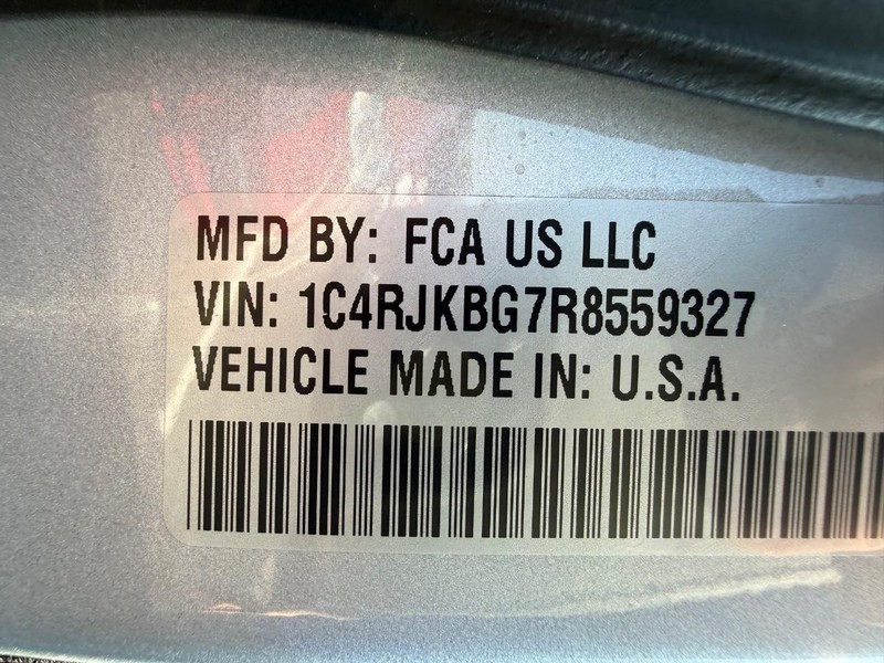 Jeep Grand Cherokee L Vehicle Image 30