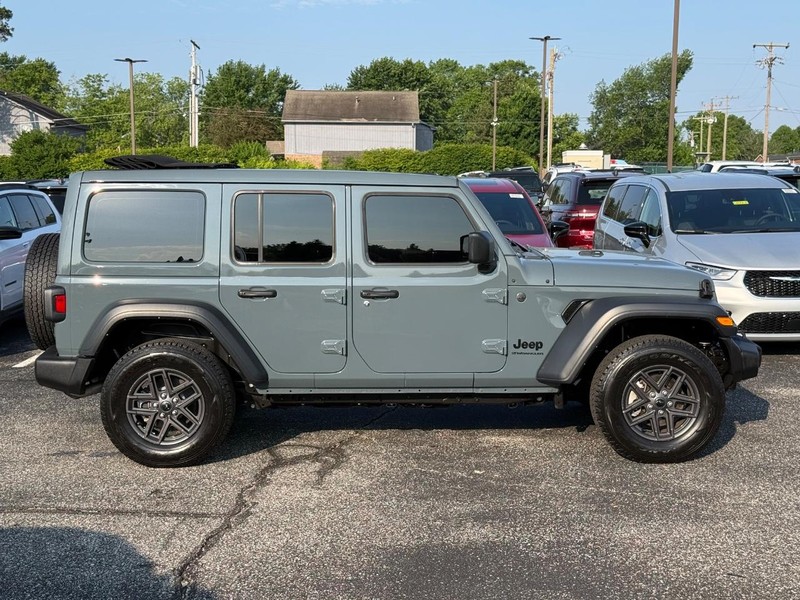 Jeep Wrangler Vehicle Image 02