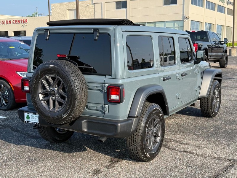 Jeep Wrangler Vehicle Image 03