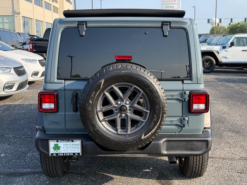 Jeep Wrangler Vehicle Image 04
