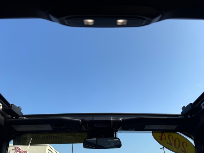 Jeep Wrangler Vehicle Image 11