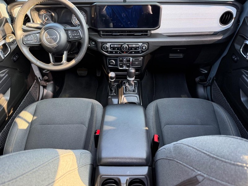 Jeep Wrangler Vehicle Image 12