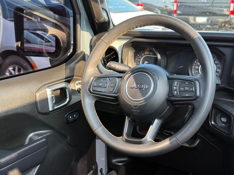 Jeep Wrangler Vehicle Image 13