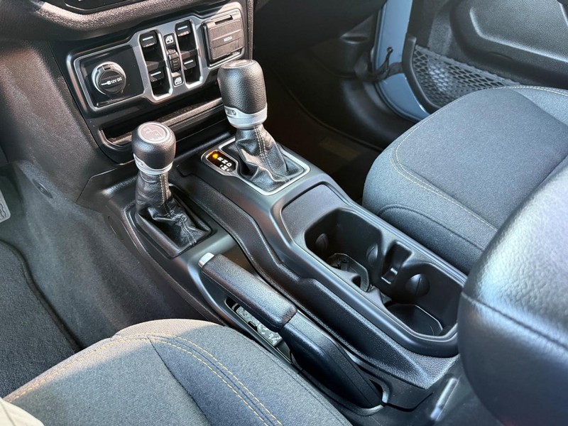Jeep Wrangler Vehicle Image 21