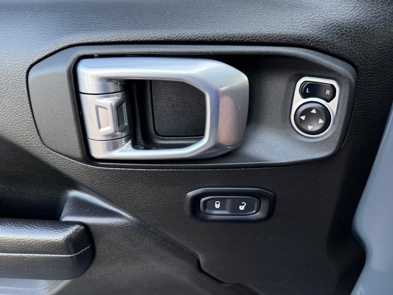 Jeep Wrangler Vehicle Image 26