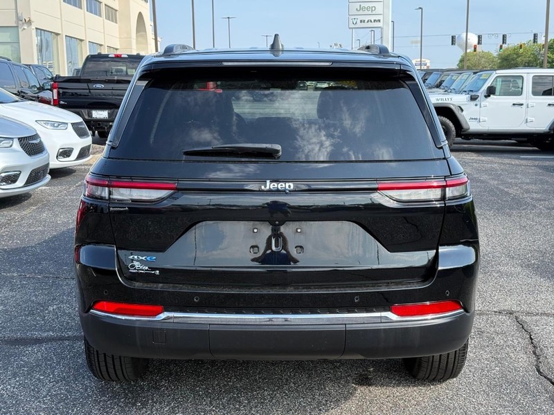 Jeep Grand Cherokee 4xe Vehicle Image 04