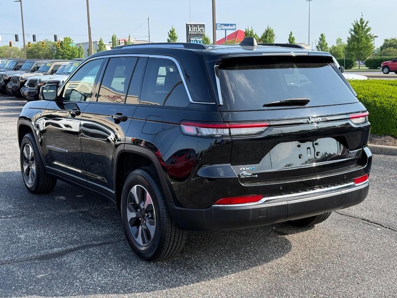 Jeep Grand Cherokee 4xe Vehicle Image 05