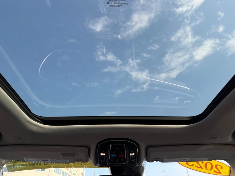 Jeep Grand Cherokee 4xe Vehicle Image 12
