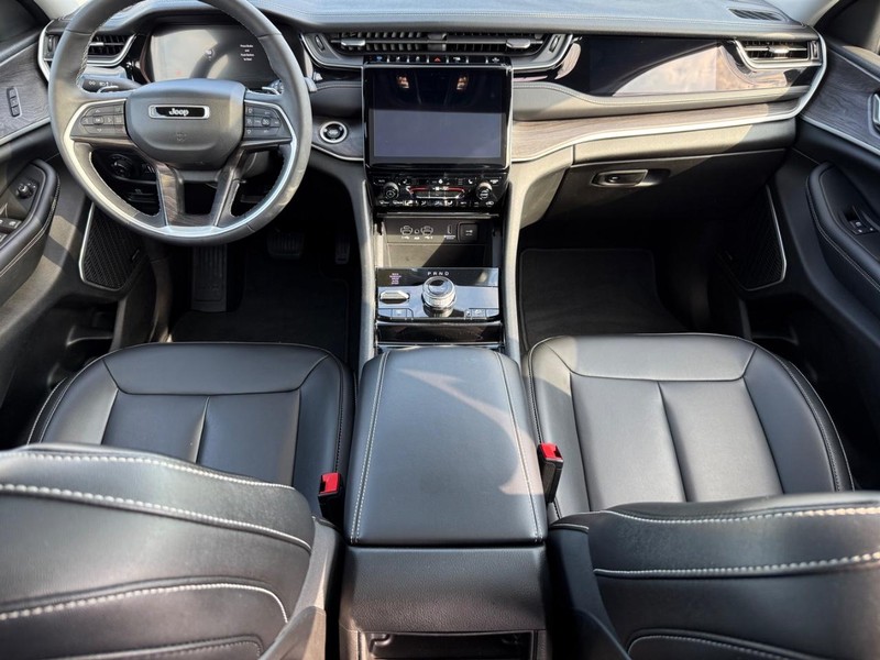 Jeep Grand Cherokee 4xe Vehicle Image 13