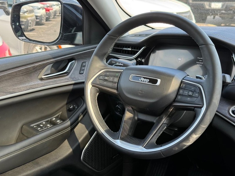 Jeep Grand Cherokee 4xe Vehicle Image 14