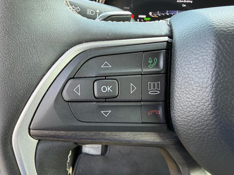 Jeep Grand Cherokee 4xe Vehicle Image 15