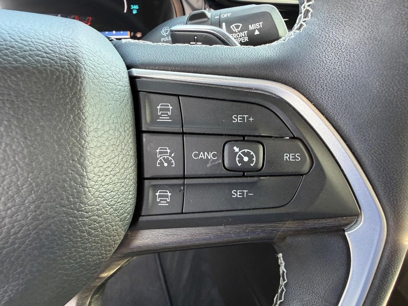 Jeep Grand Cherokee 4xe Vehicle Image 16