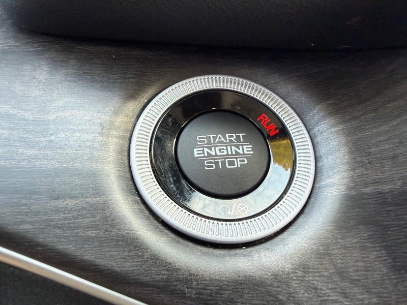 Jeep Grand Cherokee 4xe Vehicle Image 17