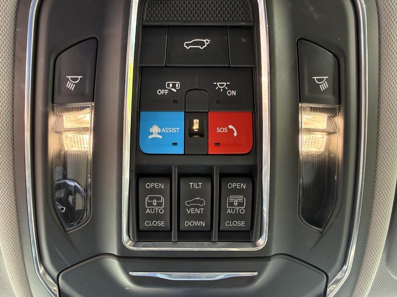 Jeep Grand Cherokee 4xe Vehicle Image 24