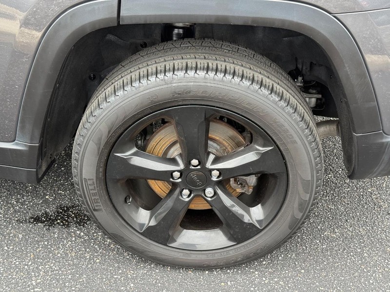 Jeep Grand Cherokee L Vehicle Image 06