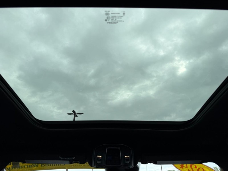 Jeep Grand Cherokee L Vehicle Image 13