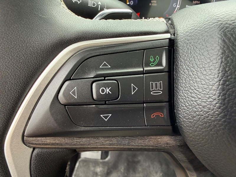 Jeep Grand Cherokee L Vehicle Image 16