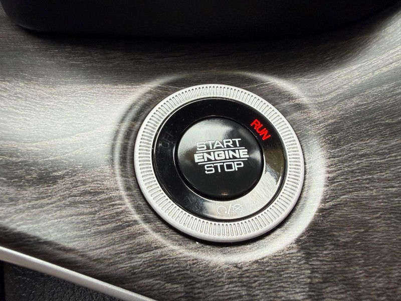 Jeep Grand Cherokee L Vehicle Image 18