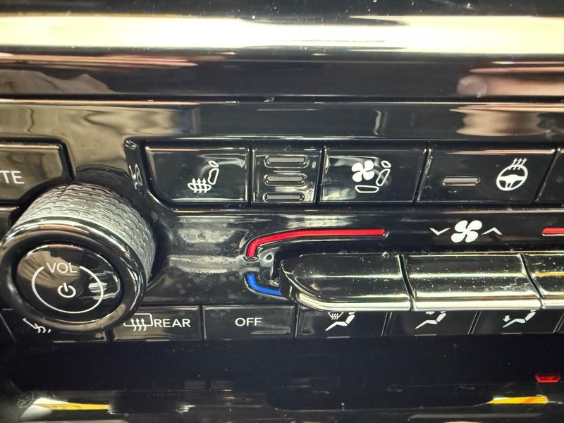 Jeep Grand Cherokee L Vehicle Image 19