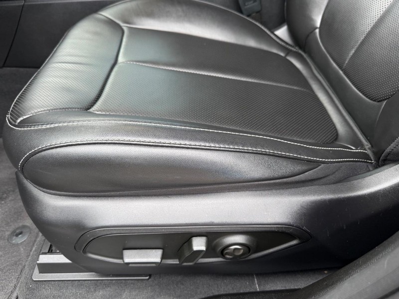 Jeep Grand Cherokee L Vehicle Image 29