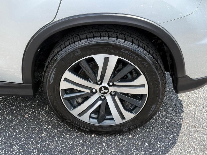Mitsubishi Outlander Sport Vehicle Image 06