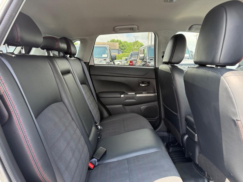 Mitsubishi Outlander Sport Vehicle Image 10