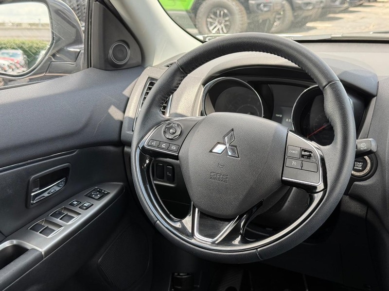 Mitsubishi Outlander Sport Vehicle Image 12