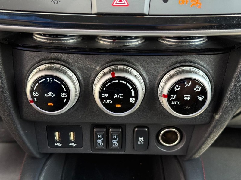 Mitsubishi Outlander Sport Vehicle Image 17